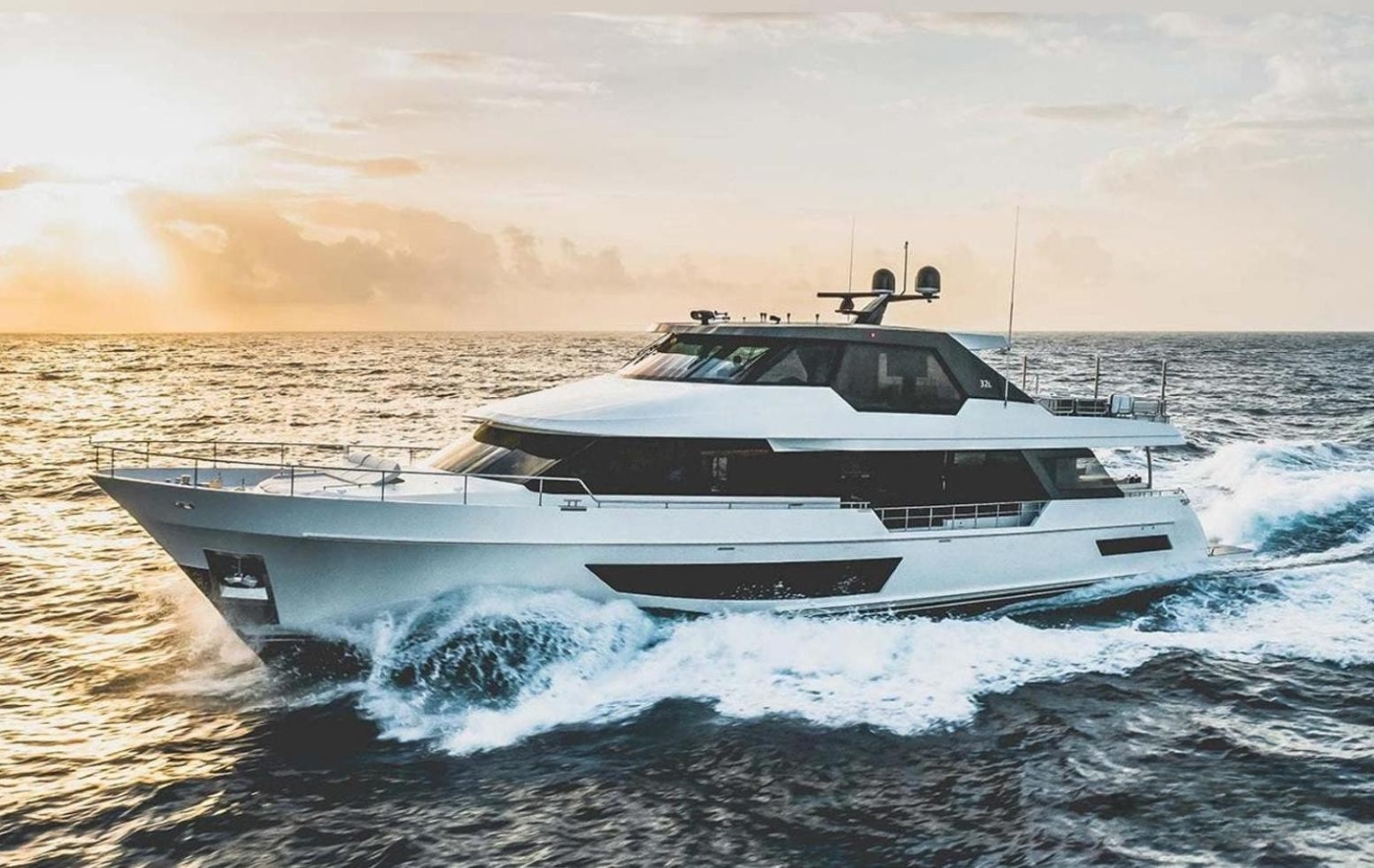 Yacht M/Y ADIOS, Ocean Alexander 32L | CHARTERWORLD Luxury